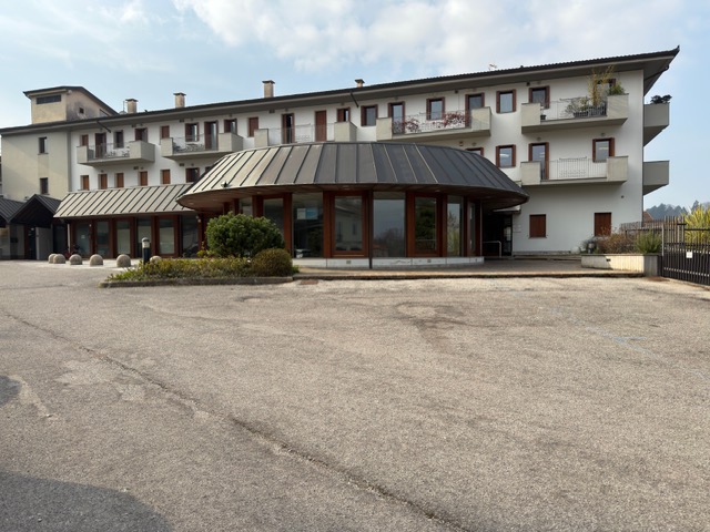 Immagine di Tricesimo - Ampio Negozio Vetrinato