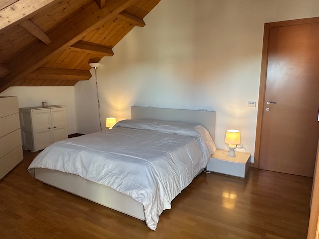 Media numero 16 di Interni via Pozzuolo - Tricamere ultimo piano