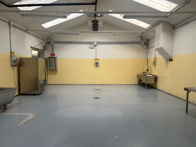 Media numero 12 di Pasian di Prato - Ristorante con laboratorio e magazzino