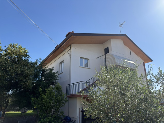Media numero 4 di Via Aiello - Tricamere ultimo piano in bifamiliare