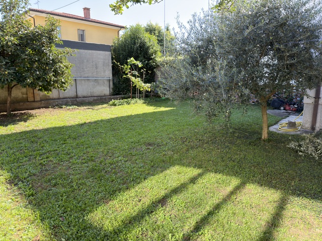 Media numero 5 di Via Aiello - Tricamere ultimo piano in bifamiliare