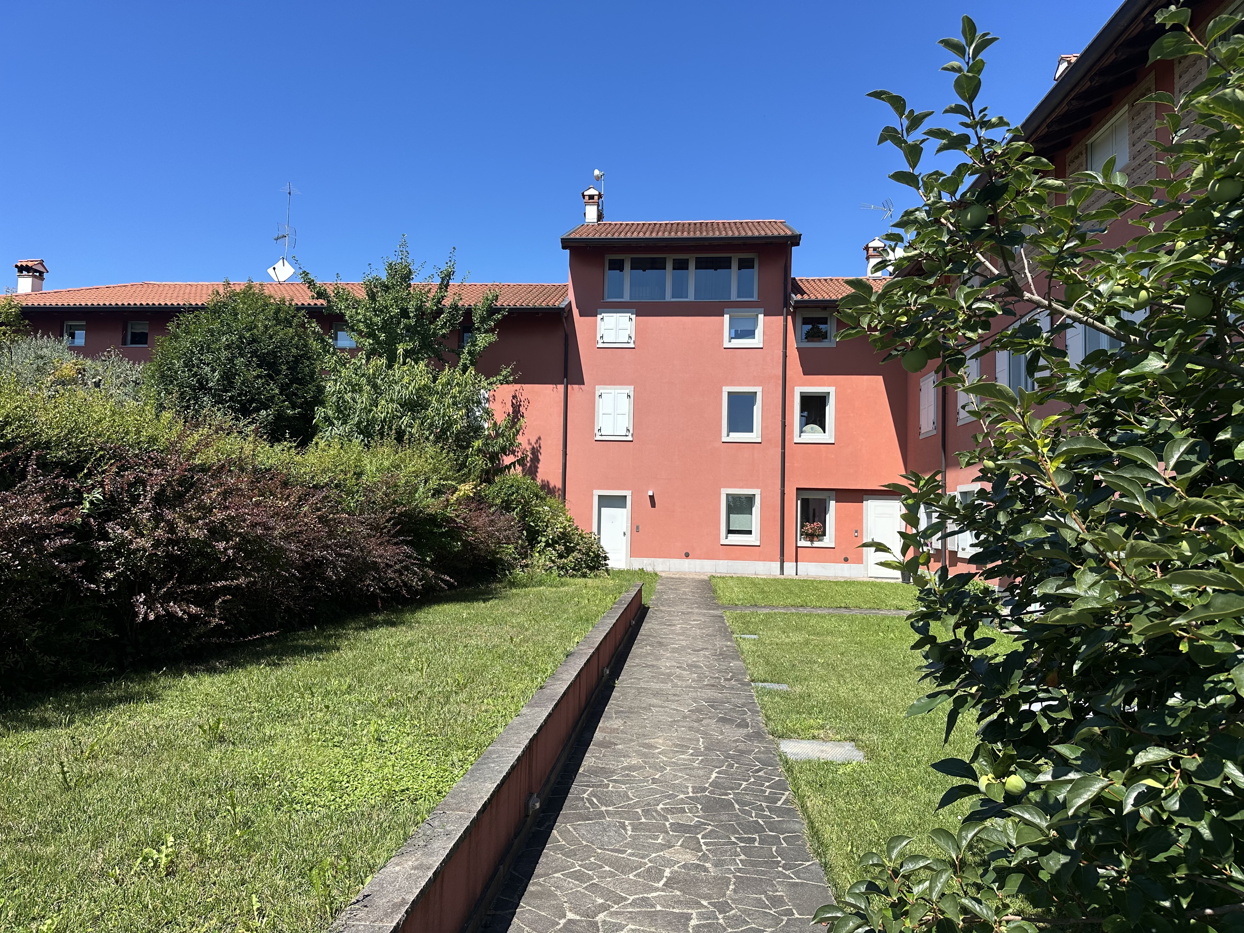 Ara Grande - Casa in corte