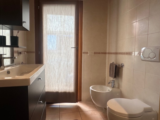 Media numero 12 di Interni via Pozzuolo - Tricamere ultimo piano