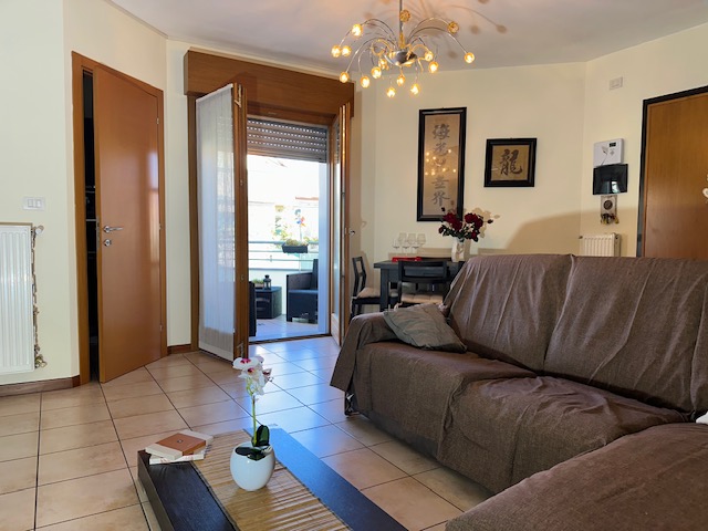 Media numero 2 di Interni via Pozzuolo - Tricamere ultimo piano