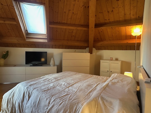 Media numero 14 di Interni via Pozzuolo - Tricamere ultimo piano