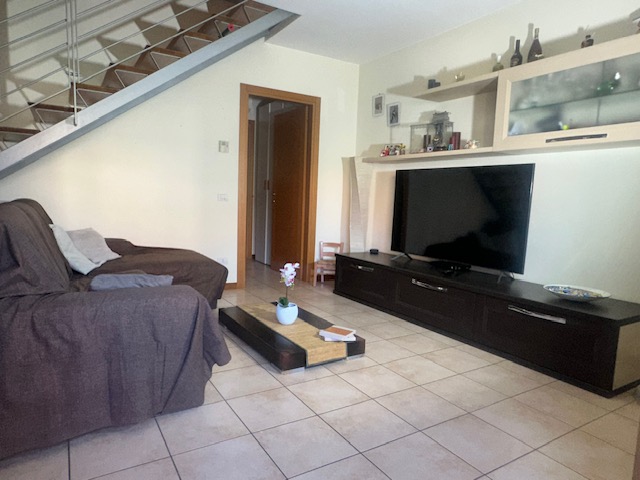 Media numero 3 di Interni via Pozzuolo - Tricamere ultimo piano