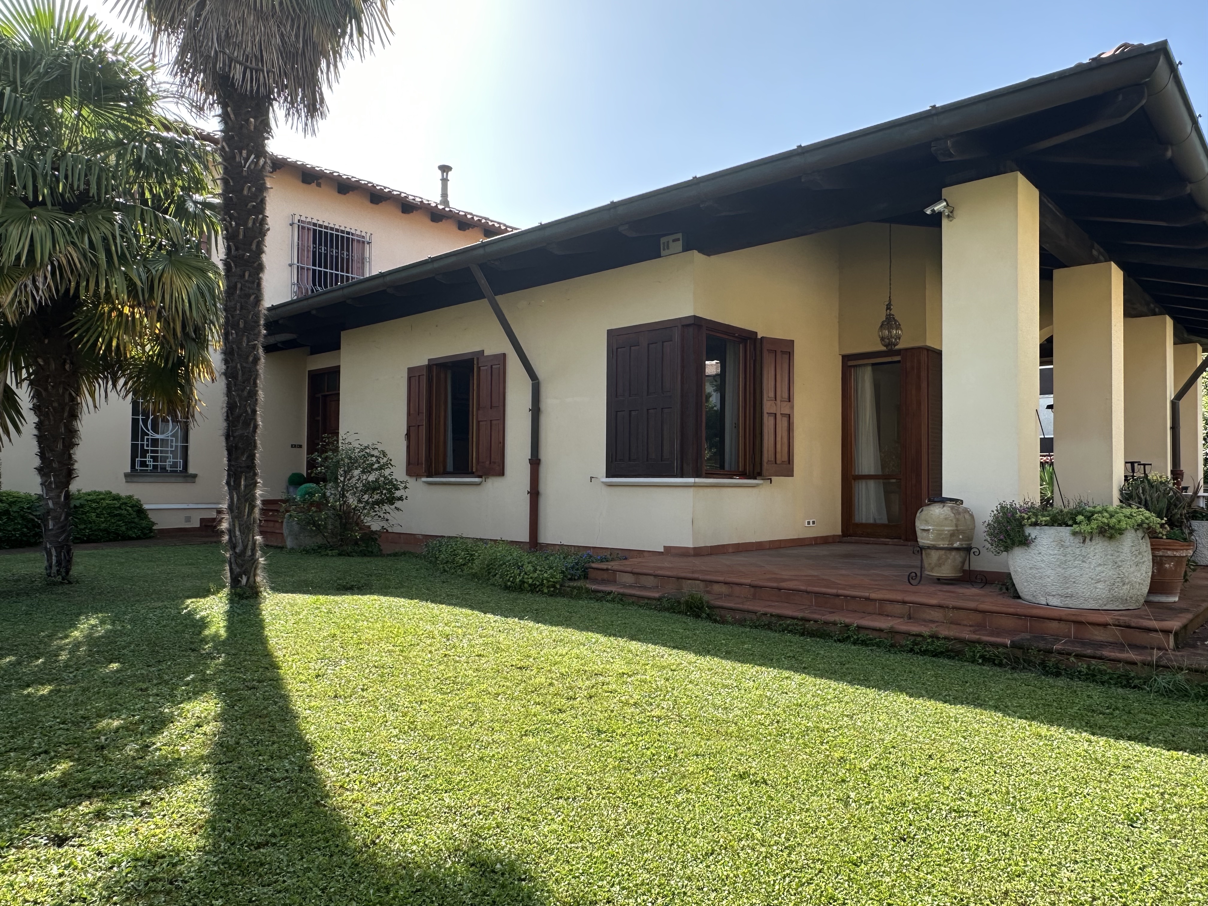 Interni viale Trieste - Casa con giardino e dependance