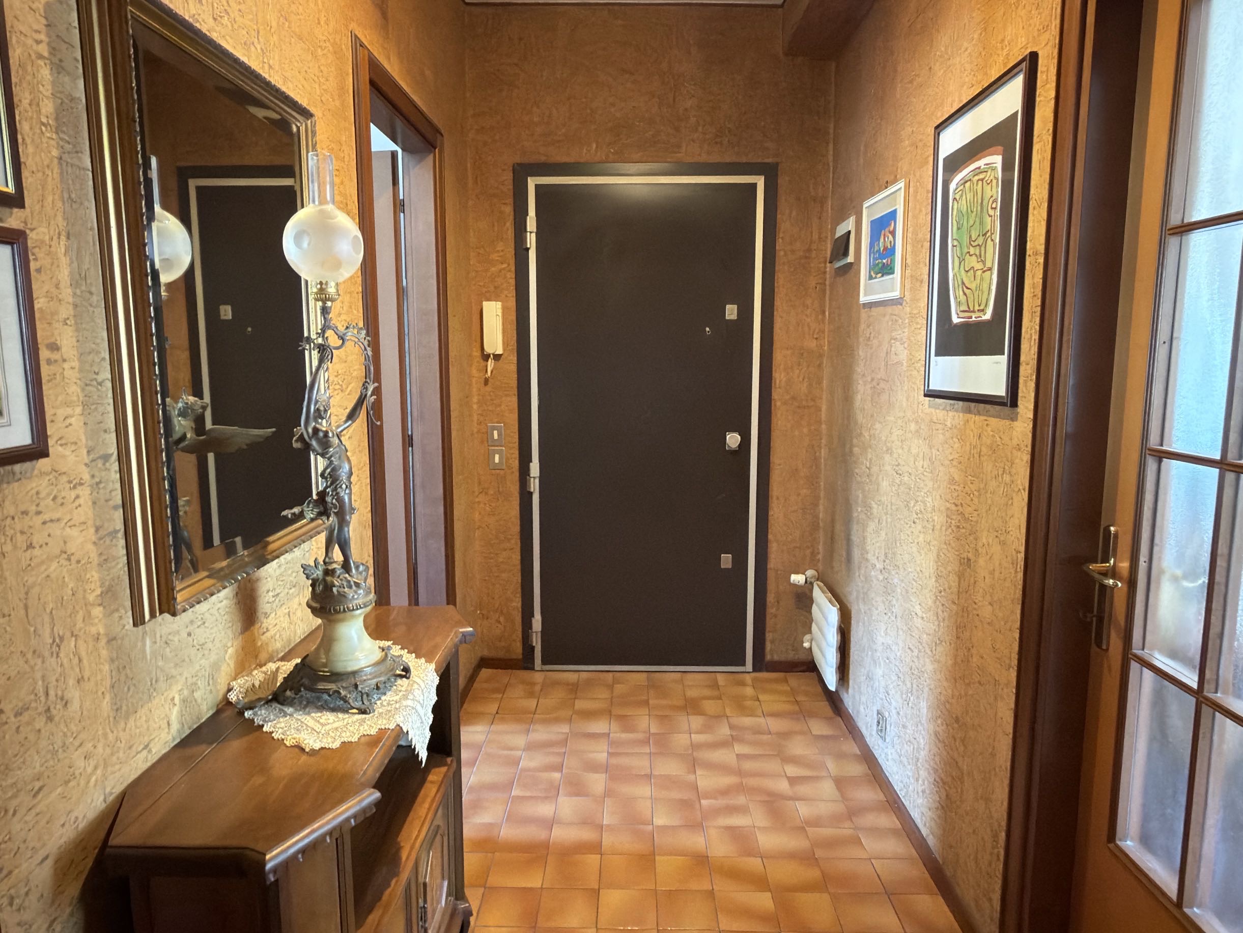 Media numero 11 di Via Caccia - Tricamere con garage e posto auto