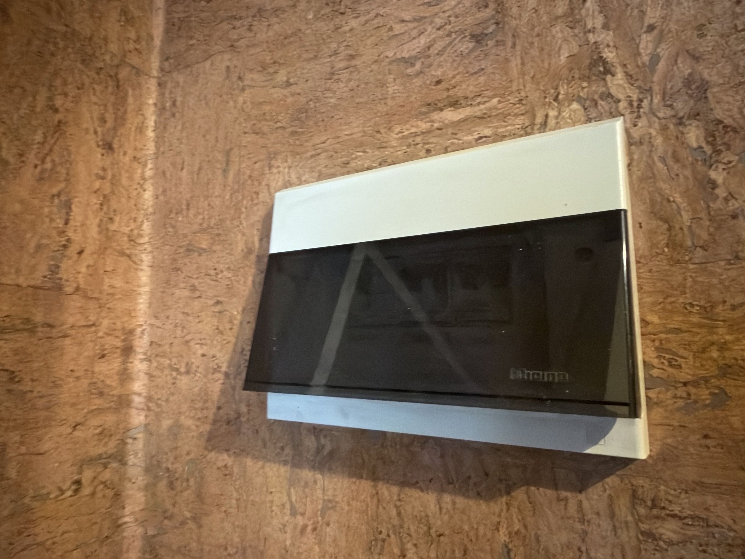 Media numero 12 di Via Caccia - Tricamere con garage e posto auto