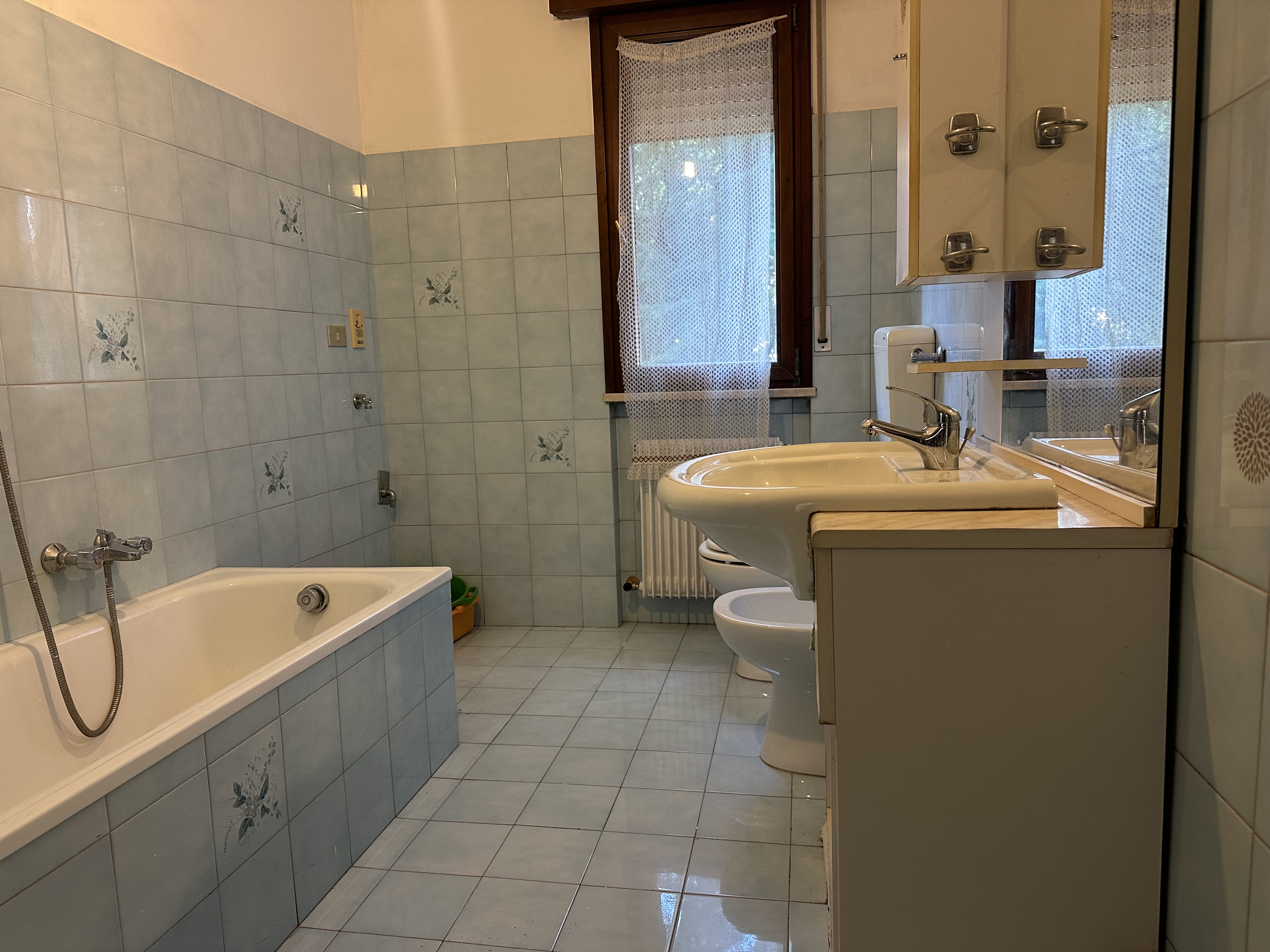 Media numero 8 di Udine est - Tricamere con cantina e garage