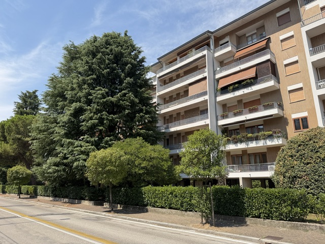 Zona Ospedale - Tricamere biservizi con garage