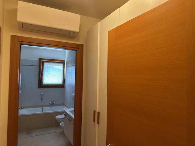 Media numero 5 di Interni via Pozzuolo - Tricamere ultimo piano