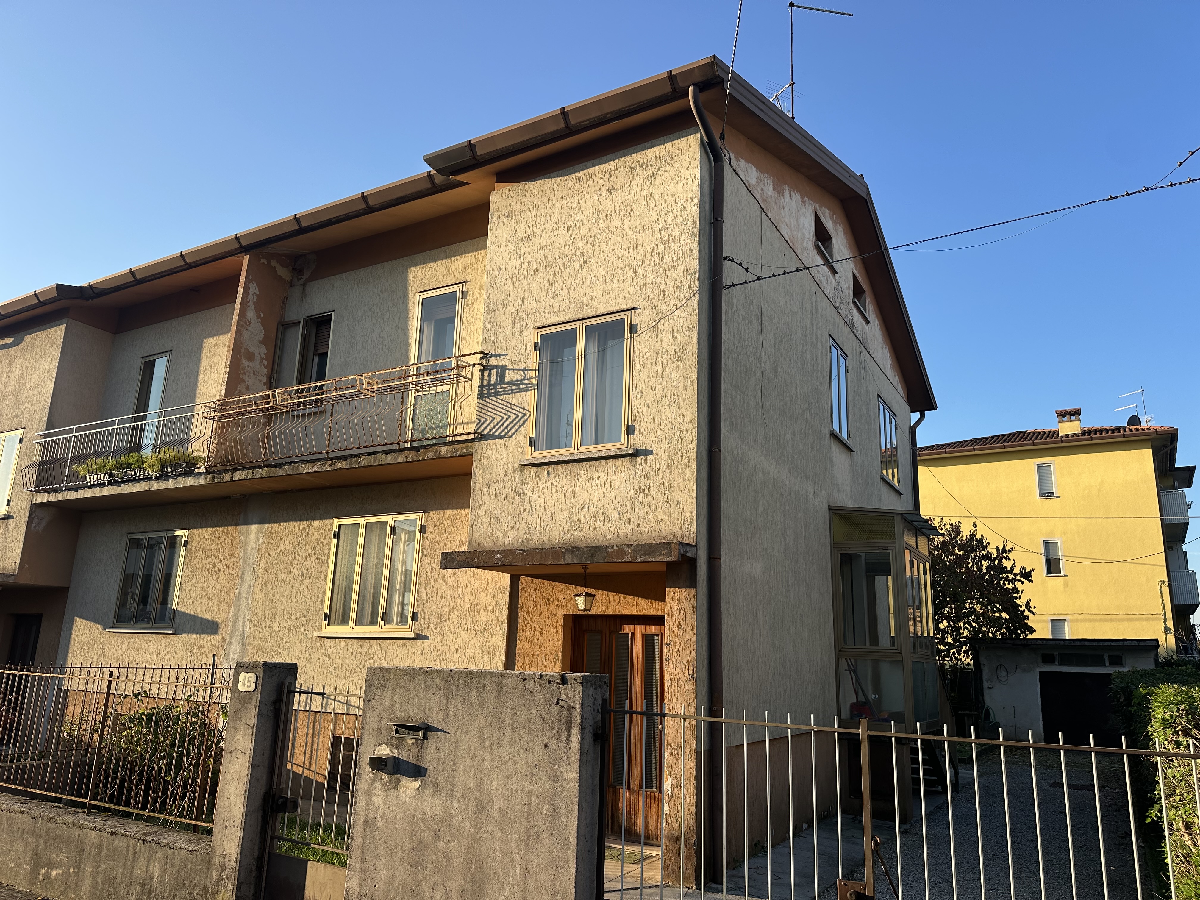 Immagine di Interni via Pradamano - Casa di testa in bifamiliare