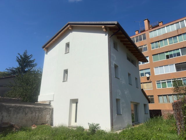 Media numero 18 di Casa in linea in Vendita a Udine