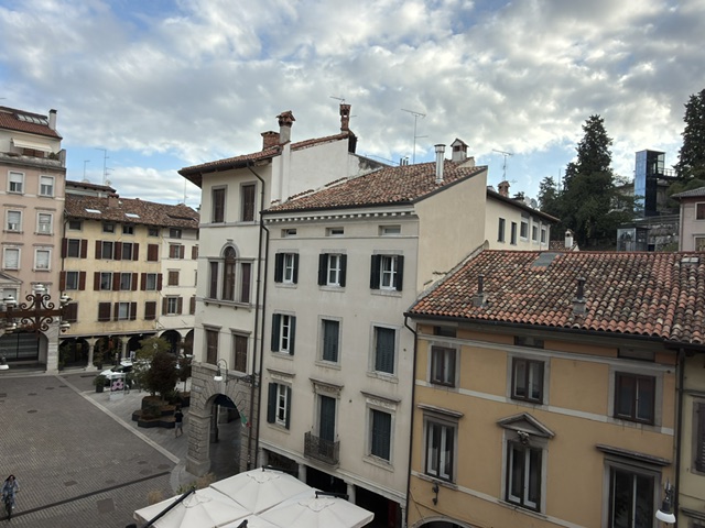 Media numero 6 di ESCLUSIVO SPAZIO IN CENTRO STORICO