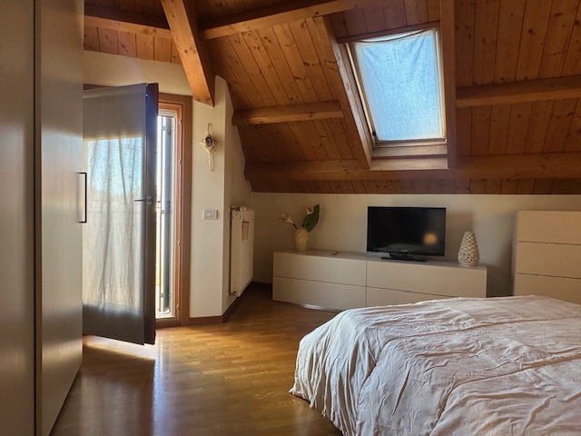 Media numero 15 di Interni via Pozzuolo - Tricamere ultimo piano