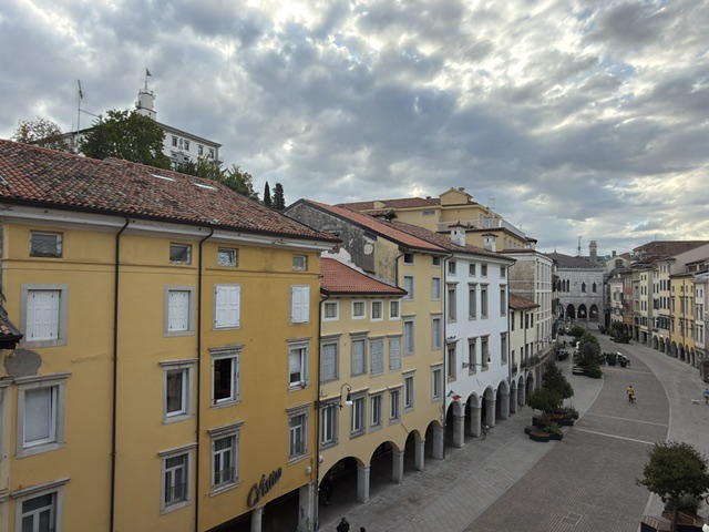 Media numero 3 di ESCLUSIVO SPAZIO IN CENTRO STORICO