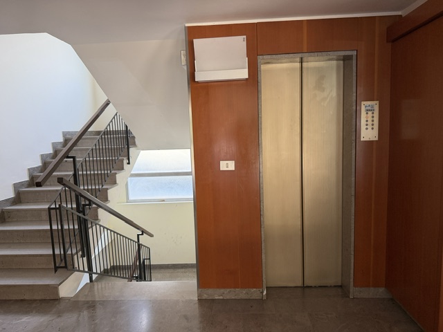 Media numero 2 di Zona Ospedale - Tricamere biservizi con garage